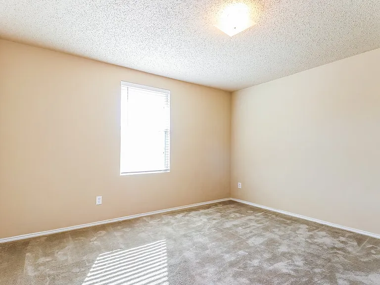 521 Merton Ct — Photo 11