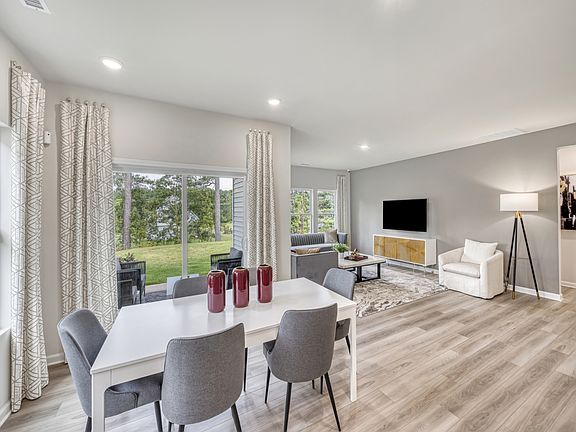 RAL_OakManor_Sherwood_Dining_111AcornGroveRoad_Model