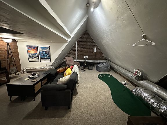 4th image of 1798 Beacon St #1