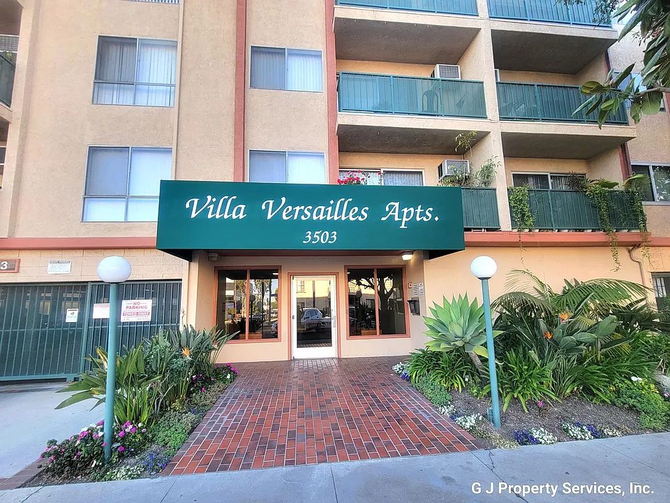 Villa Versailles Apartments