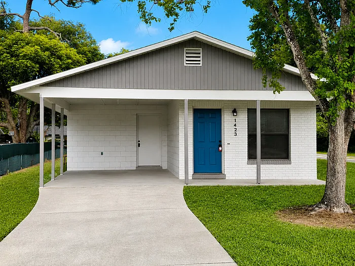 1423 Montana Ave