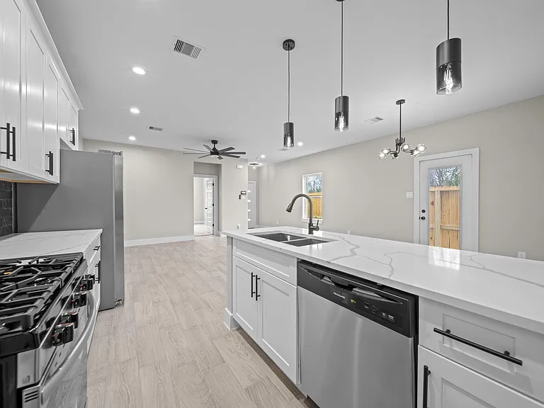 929 Green Meadow Ln #B — Photo 2