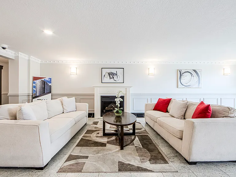 250 Lena Cres — Photo 10