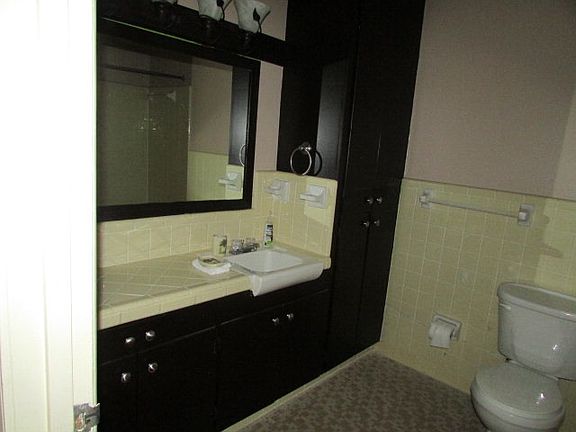 2nd image of 1211 Ash Dr
