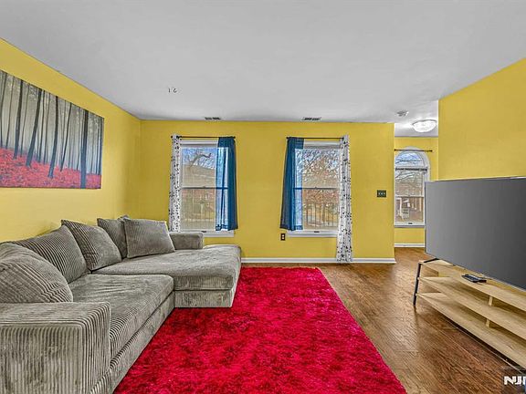 5th image of 664 Irvington Avenue