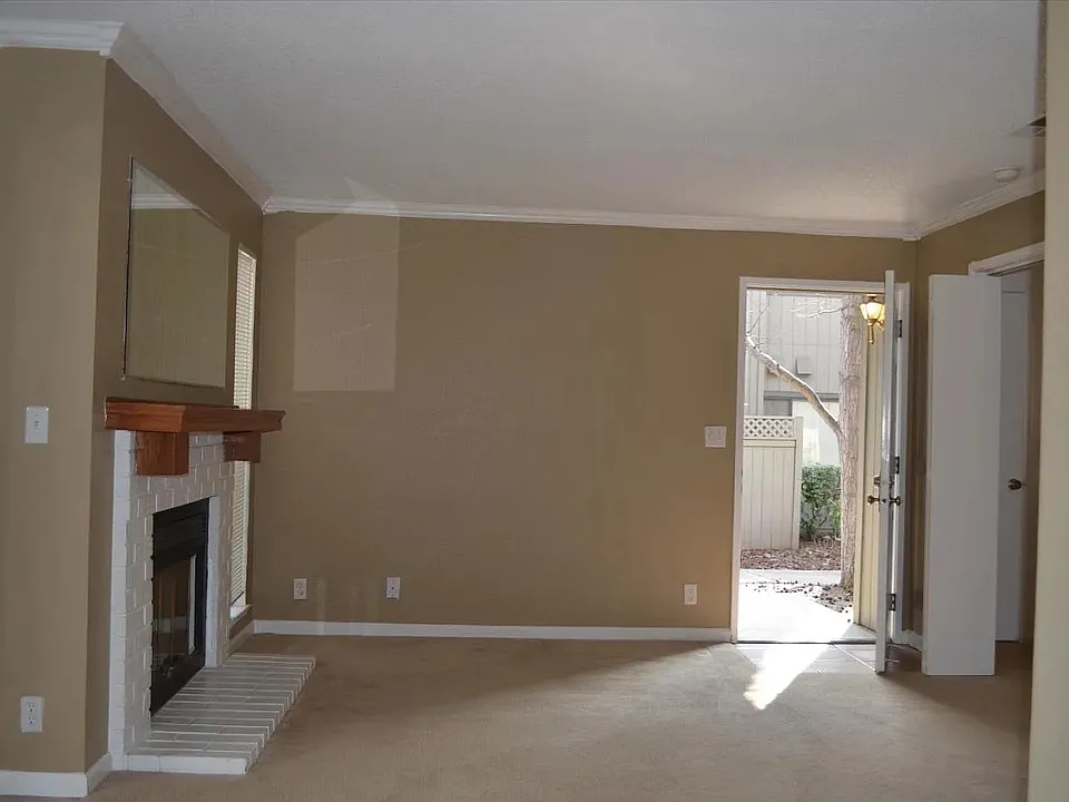 2104 La Terrace Cir