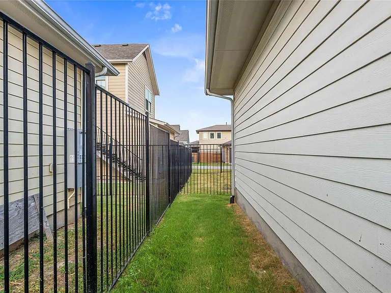 8011 Orizzonte St — Photo 25