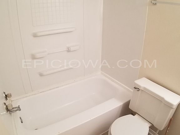 5th image of 1385 Meadowview Dr APT 1