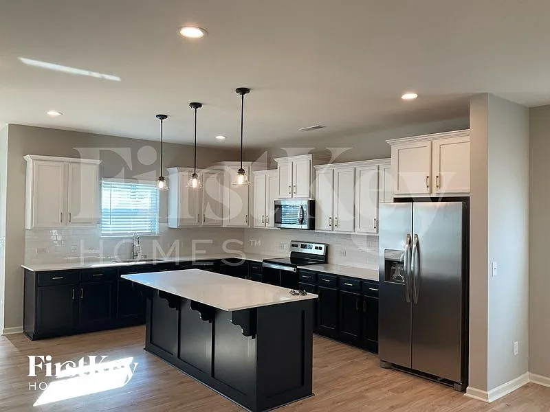 3 bed, 2.5 bath, 2126 sqft, $2,295 — Photo 4