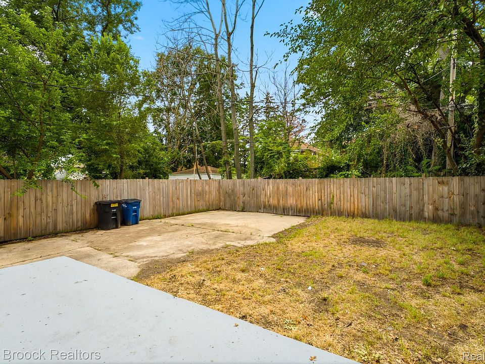 17553 Roselawn St, photo 24