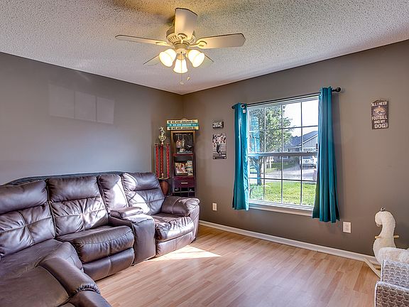 4th image of 9572 Croxley Ct
