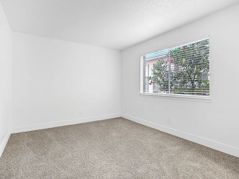 Shelfield Apartments — Photo 25