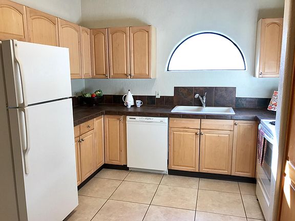Nice Maple Cabinets Throughout