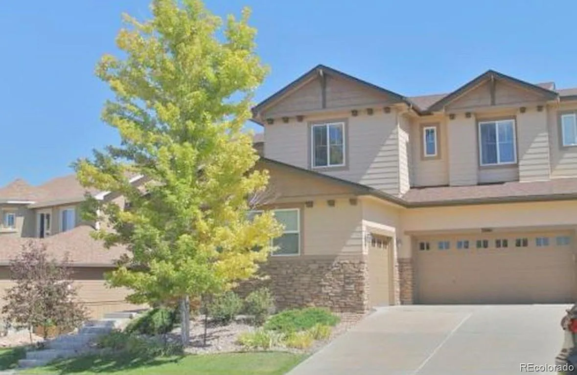 5 bed, 4.5 bath, 4267 sqft, $4,700 — Photo 2