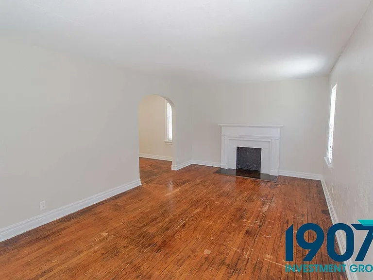2321 NE 25th St — Photo 8