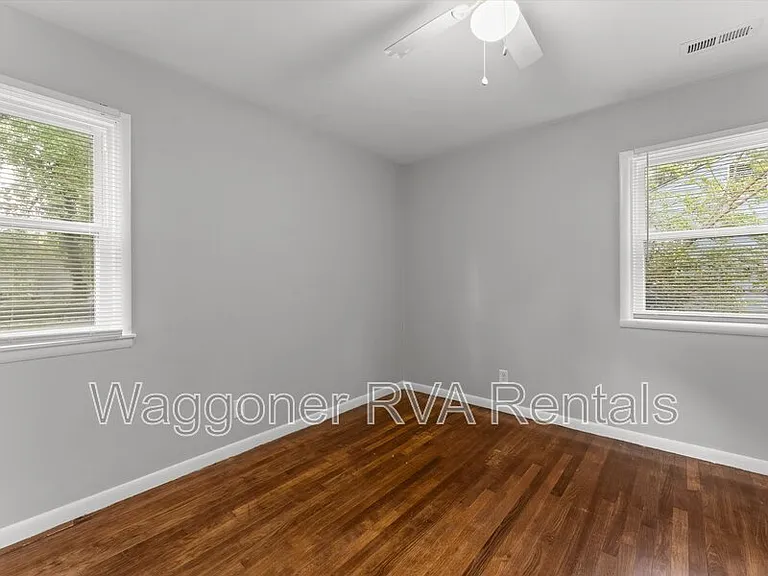 924 Kingsway Rd — Photo 45