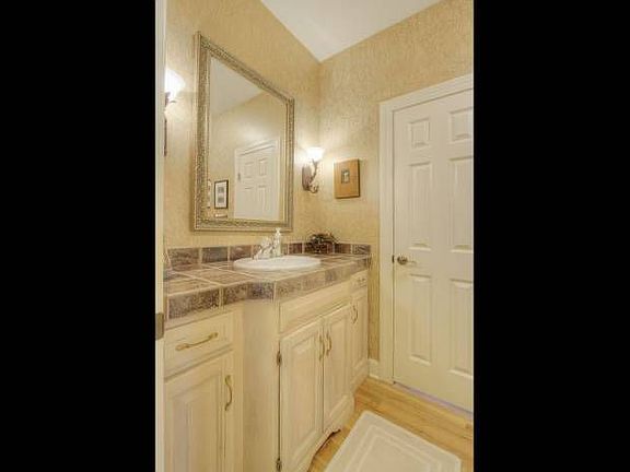 2nd full bath on main