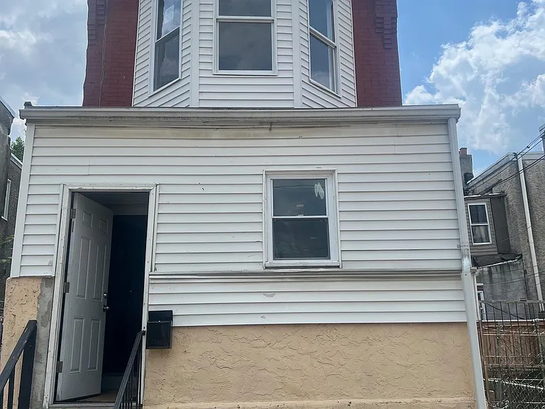 2106 S Shields St — Photo 1