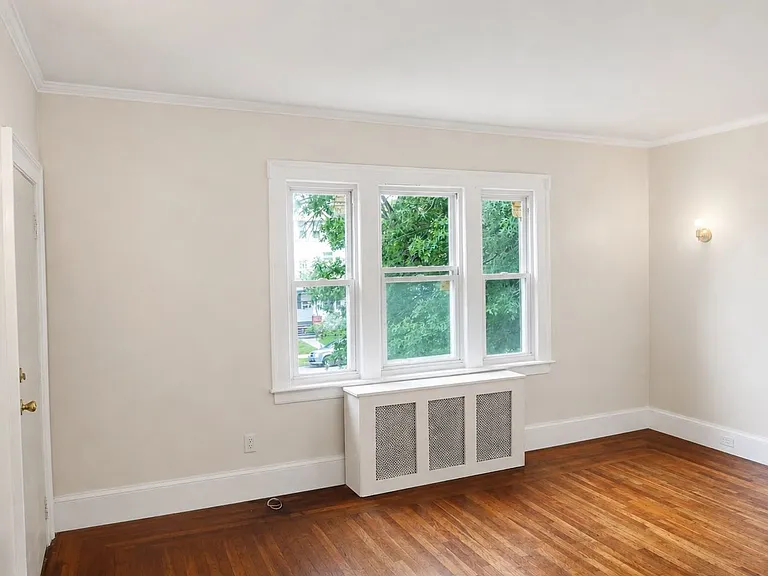 98 Sherman Ave — Photo 17