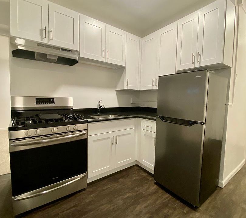 1st image of 107 1st Ave N #106