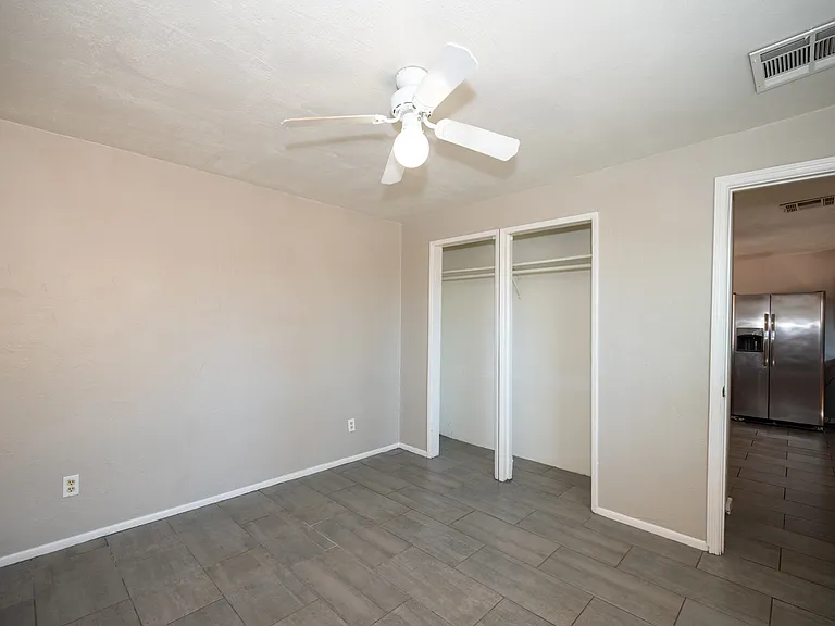 810 E Linden St — Photo 4