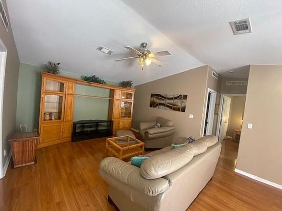 5th image of 14 Emily Ln