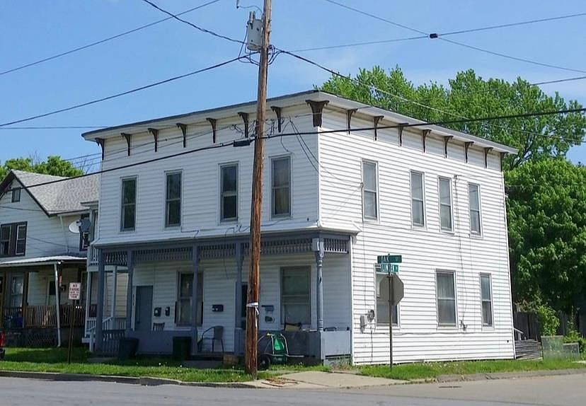 1st image of 950 Oak St