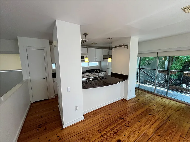 1315 Buckner St — Photo 8