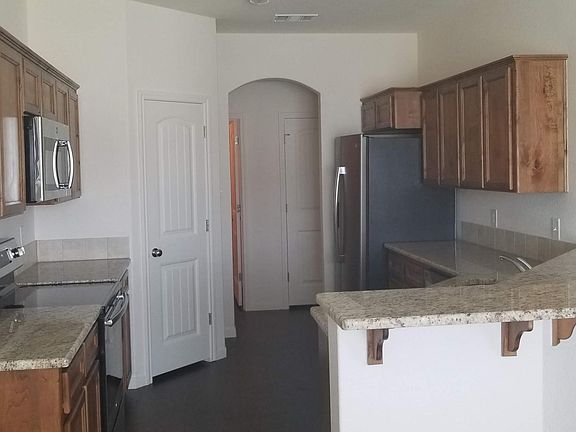 4th image of 6811 Black Springs Dr