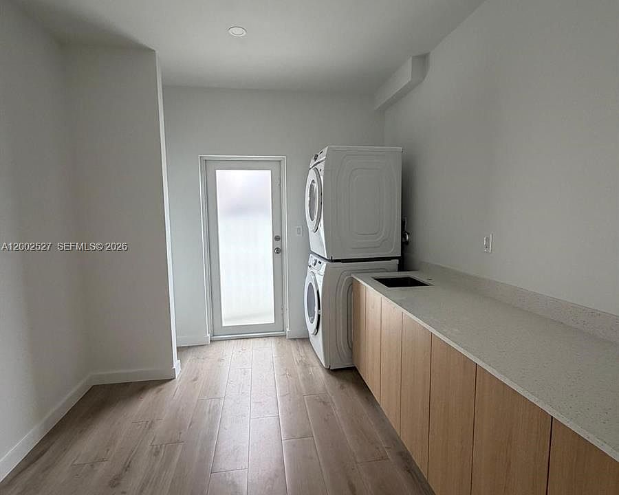 2nd image of 821 SE 9th Ave