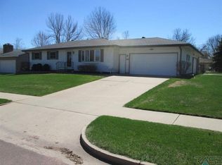 5613 W 50th St, Sioux Falls, SD 57106