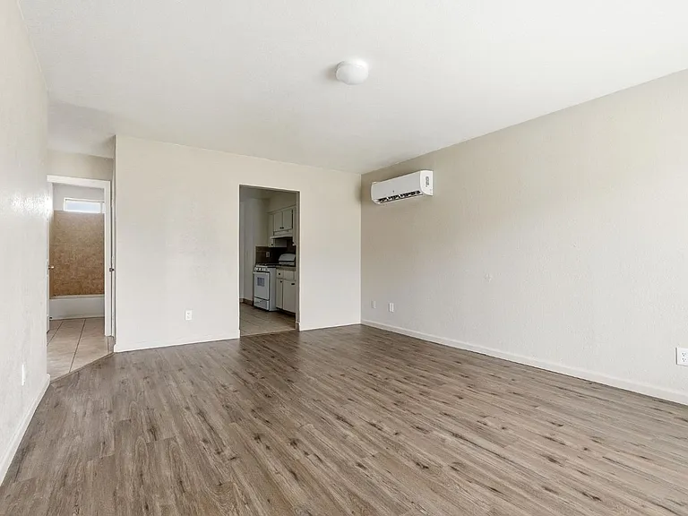 616 S Irwin St #C — Photo 7