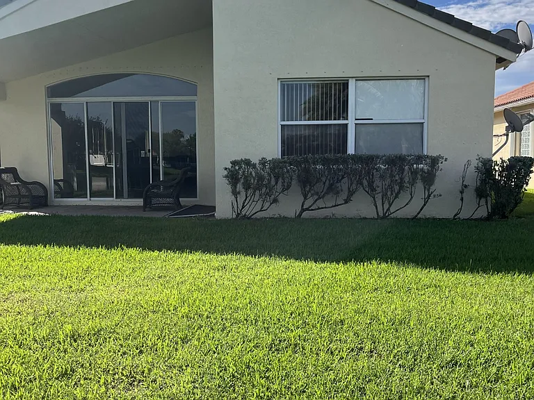 642 NW Stanford Ln — Photo 12