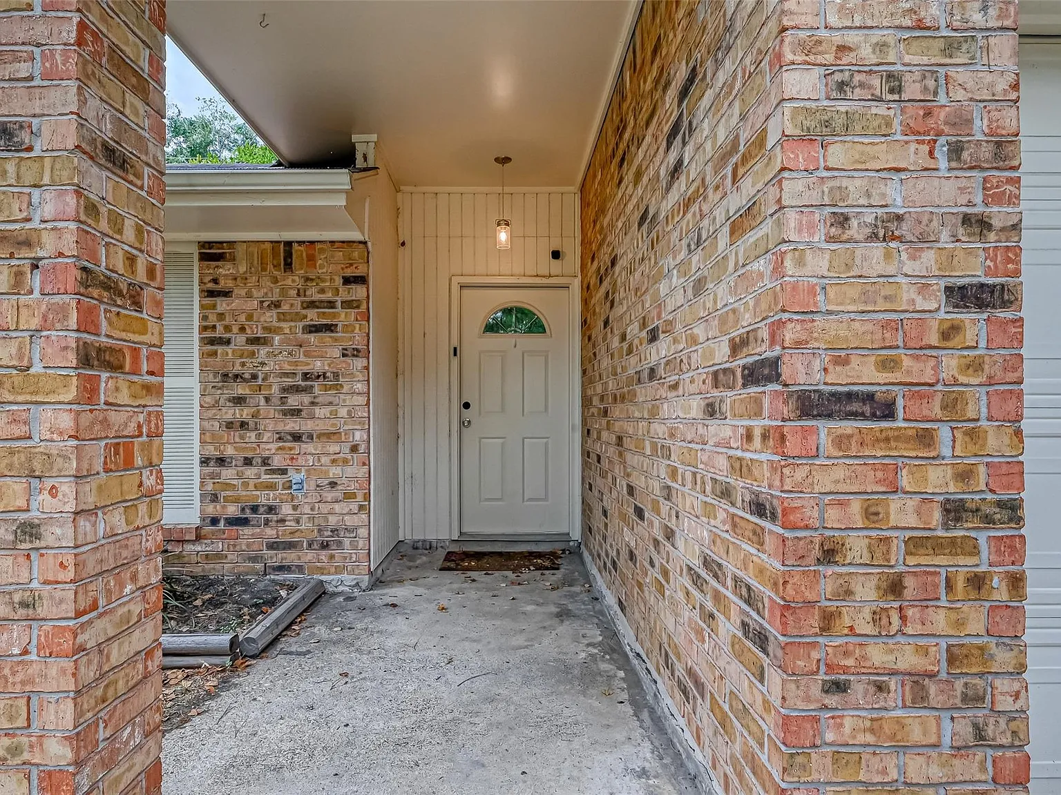 3 bed, 2.0 bath, 1487 sqft, $2,000 — Photo 2