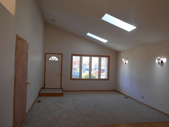 4th image of 987 Hirsch Blvd