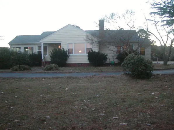 378 Point Pleasant Rd, Kilmarnock, VA 22482