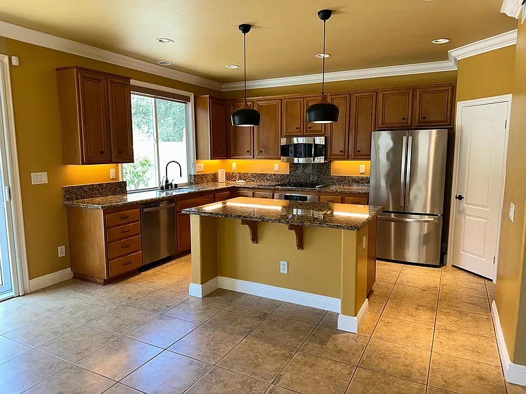 2854 W Canyon Ave W — Photo 5