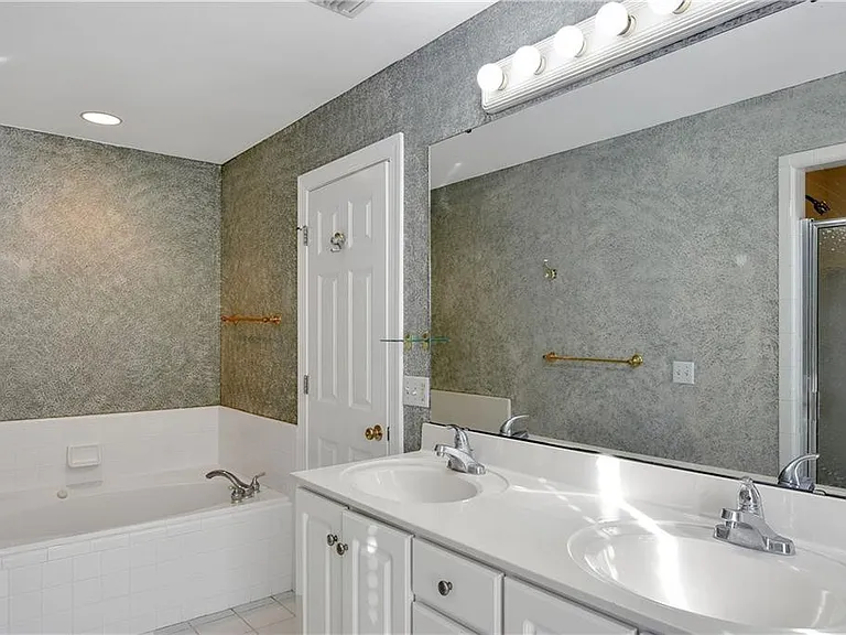 112 Newfield St — Photo 14