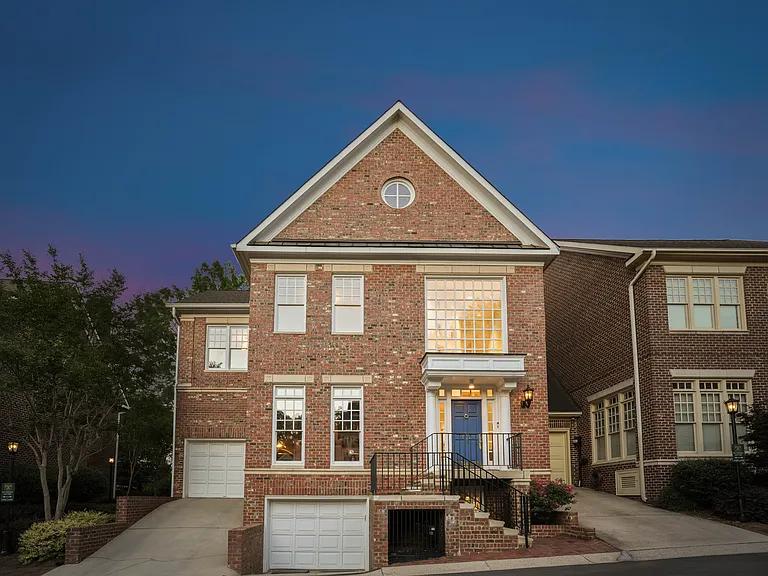 1124 Dilworth Crescent Row — Photo 1