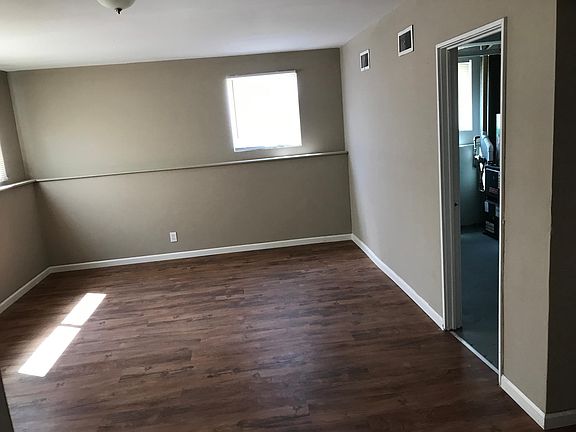 3rd image of 2265 Martin Dr