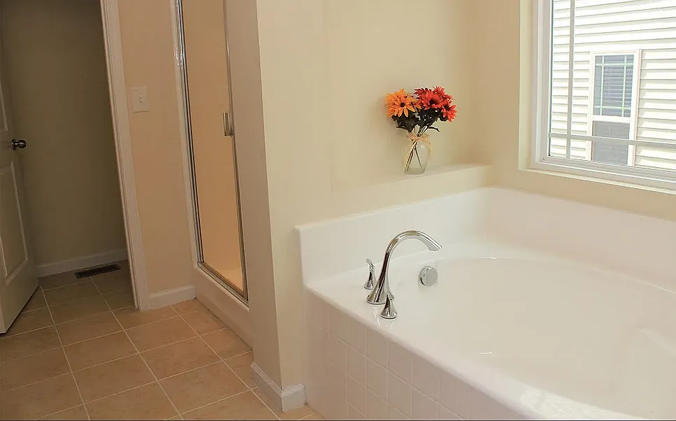 3 bed, 1925 sqft, $900 — Photo 2