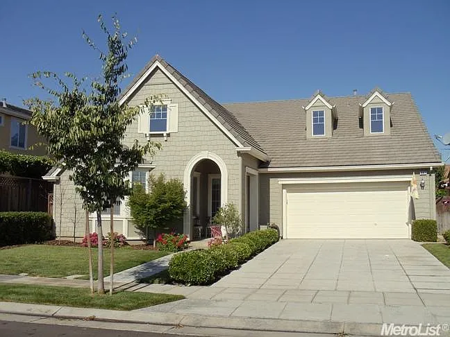 667 Leah Ln photo 1