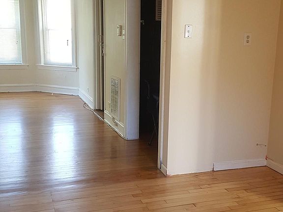 4th image of 2105 W Arthur Ave #3