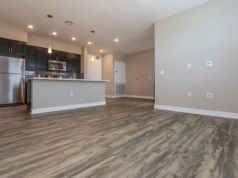 Esencia Sur Apartment Homes — Photo 41