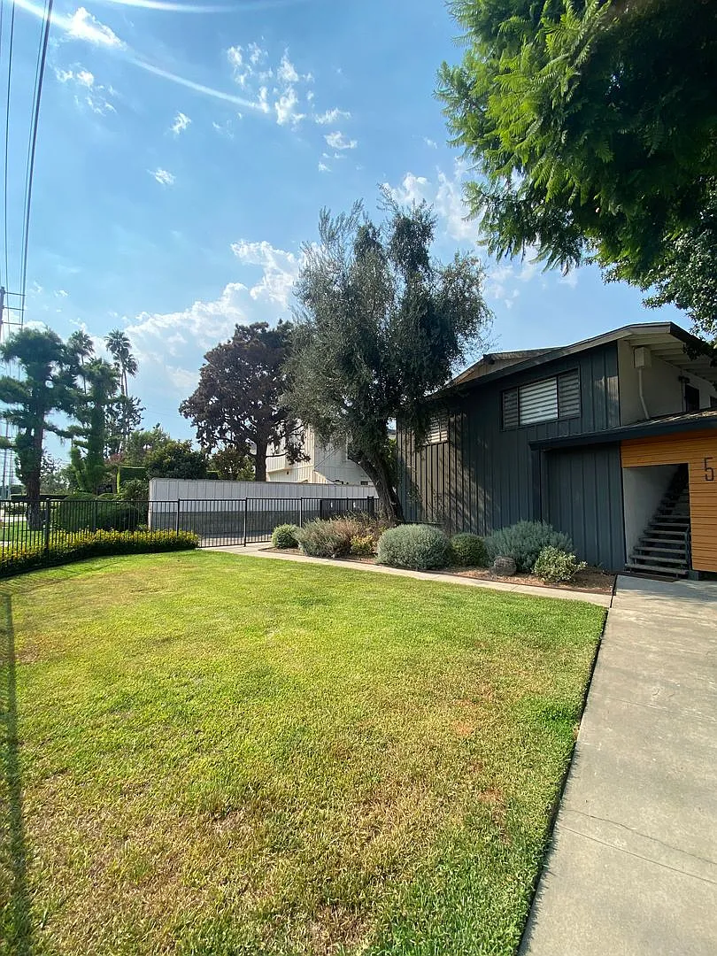 521-523 E. Live Oak Avenue — Photo 4