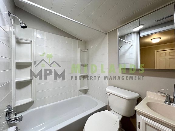 5th image of 610 W Hampton Ave