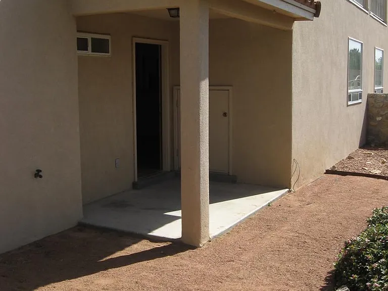 Saturn Cir — Photo 14