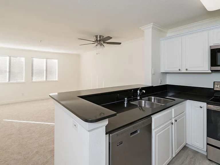 3550 Lebon Dr #6425 — Photo 11