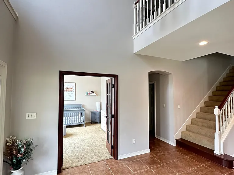 200 Grey Eagle Dr — Photo 4