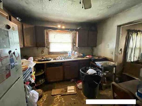 4th image of 3723 Washington Ave